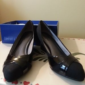 Life Stride wedge heel dress shoe